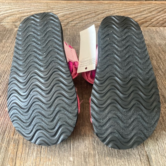 GAP, girls pink sandals - Picture 2 of 6